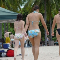 Beach and bikini babes 44045047bwX.jpg
