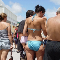 Beach and bikini babes 44045055VSd.jpg
