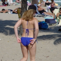 Beach and bikini babes 44045056lCR.jpg