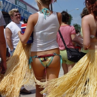 Beach and bikini babes 44045071yjg.jpg