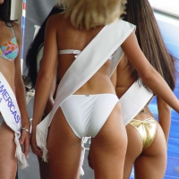 Beach and bikini babes 44045140Mru.jpg