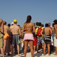 Beach and bikini babes 44045091LdH.jpg