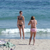 Beach and bikini babes 44045086SyR.jpg