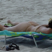 Beach and bikini babes 44045155emF.jpg