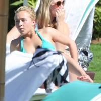 Sexy actress Hayden Panettiere paparazzi pics hayden_panettiere_07_002.jpg