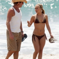 Sexy actress Hayden Panettiere paparazzi pics hayden_panettiere_12_003.jpg