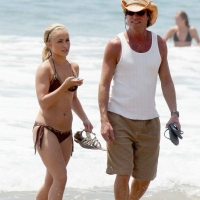 Sexy actress Hayden Panettiere paparazzi pics hayden_panettiere_15_003.jpg