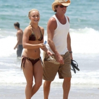 Sexy actress Hayden Panettiere paparazzi pics hayden_panettiere_17_001.jpg