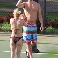 Sexy actress Hayden Panettiere paparazzi pics hayden_panettiere_bikini_14.jpg
