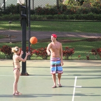 Sexy actress Hayden Panettiere paparazzi pics hayden_panettiere_bikini_09.jpg
