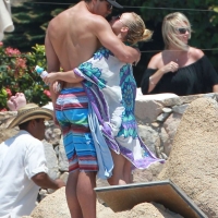 Sexy actress Hayden Panettiere paparazzi pics hayden_panettiere_bikini_sexy_04.jpg