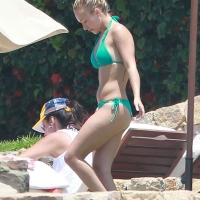 Sexy actress Hayden Panettiere paparazzi pics hayden_panettiere_bikini_sexy_15.jpg
