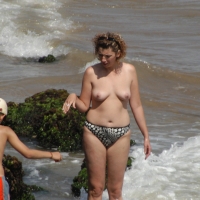 Sexy mature girls on Vilanova topless beach 0018.jpg