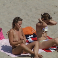 Sexy mature girls on Vilanova topless beach 0038.jpg
