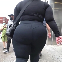 Candid extra thick ebony babe with vpl in tight leggings ready to explode C&G453.mp4-2023-01-02-17h08m20s127.jpg