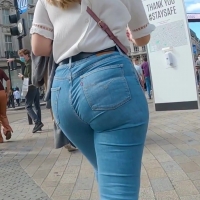 Super big booty blonde