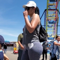 Big booty milf in leggings