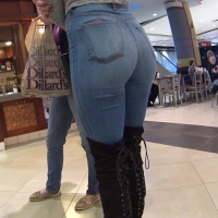 Milf jeans booty