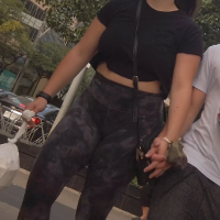 Thicc brunette