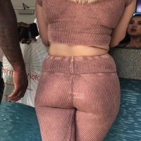 Curvy blonde in leggings