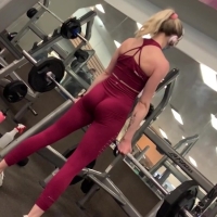 Two gym babes