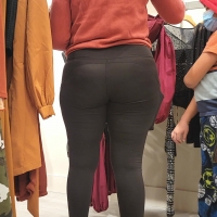Milf in Lulu leggings