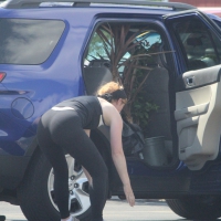 Hoe Depot girl in leggings