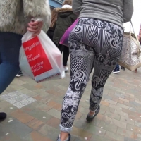 PAWG in funky leggings