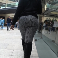 Candid big booty ebony babe in grey patterned leggings with vpl 17 TUM BlkBooty Silver Jelly.mp4-2023-01-14-08h45m01s344.jpg