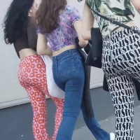 Jiggle threesome