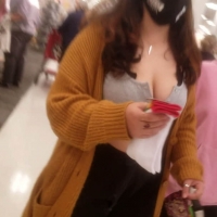 Creepshots of sexy girl shopping while showing her hot cleavage VideoCapture_20210529-095022.jpg.55840505cbd8949db281f11f4f282844.jpg