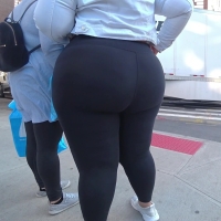 Candid NYC chick in leggings on the street gets dat ass recorded C&G473.mp4-2023-01-18-17h38m58s965.jpg