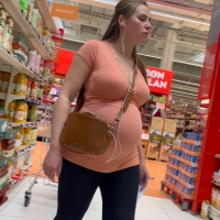 Pregnant milf