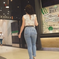 Mall jeans girl (compressed)