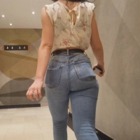 Mall jeans girl (uncompressed)