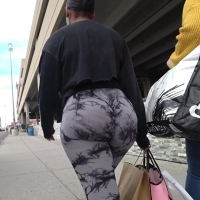 Candid sexy ebony babe with a big jiggly ass in tight leggings C&G413.mp4-2023-01-19-16h52m35s526.jpg