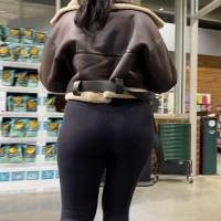 Candid fit Indian babe with a sexy ass in tight leggings at the grocery store RealFitIndian.mov-2023-01-21-11h20m27s668.jpg