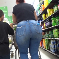 Big booty Latina milf