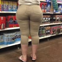 Candid phat ass white girl at the store in tight jeans IMG_2786.MOV-2023-01-25-16h08m33s289.jpg