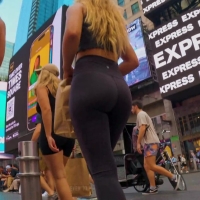 Candid sexy NYC blonde babe with a great ass in Lulu leggings ny169t.mp4-2024-01-26-16h44m09s666.jpg