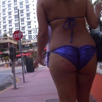 Big booty babe in bikini