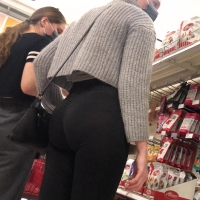 Tall candid blonde college girl with a nice ass in tight leggings shopping tall gorgeous blone pawg.mov-2023-01-27-06h03m23s930.jpg