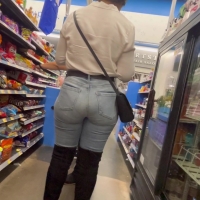 Sexy candid Latina babe with a big booty and vpl in tight jeans Thick bottom in jeans .MOV-2023-01-27-06h10m28s463.jpg