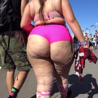 Candid thick PAWG raver with an extremely huge booty in tiny pink booty shorts (part 2) RC_172_Pt.2.mp4-2024-01-27-09h28m57s187.jpg