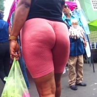 Candid thick Haitian lady with a big booty eating her pink spandex shorts Welcome Haitian sister.mp4-2024-01-27-09h42m28s532.jpg