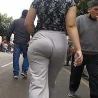 Candid Latina lady with a sexy jiggly booty in tight grey sweats snow white.mp4-2023-01-28-12h14m07s235.jpg