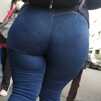 Candid babe with a meaty big booty in tight jeans with slight vtl who wants extra meat.mp4-2023-01-28-12h29m10s009.jpg