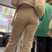 Couple of sexy candid girls with nice asses in tight jeans shopping ButtShopping.mp4-2024-01-28-07h26m02s911.jpg