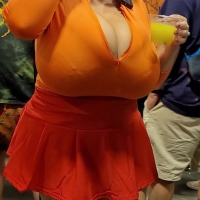 Candid cosplay girl in a Velma costume with the biggest tits ever (preview) prvwaienasyasnsdndngkneite.mp4-2024-01-28-09h19m43s327.jpg