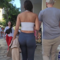 Sexy candid girl with a nice ass in tight Alphalete leggings OG7.mp4-2023-01-29-05h38m40s308.jpg